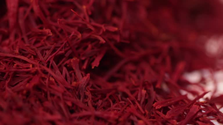 خرید زعفران سرگل قلمدار ممتاز + قیمت فروش استثنایی