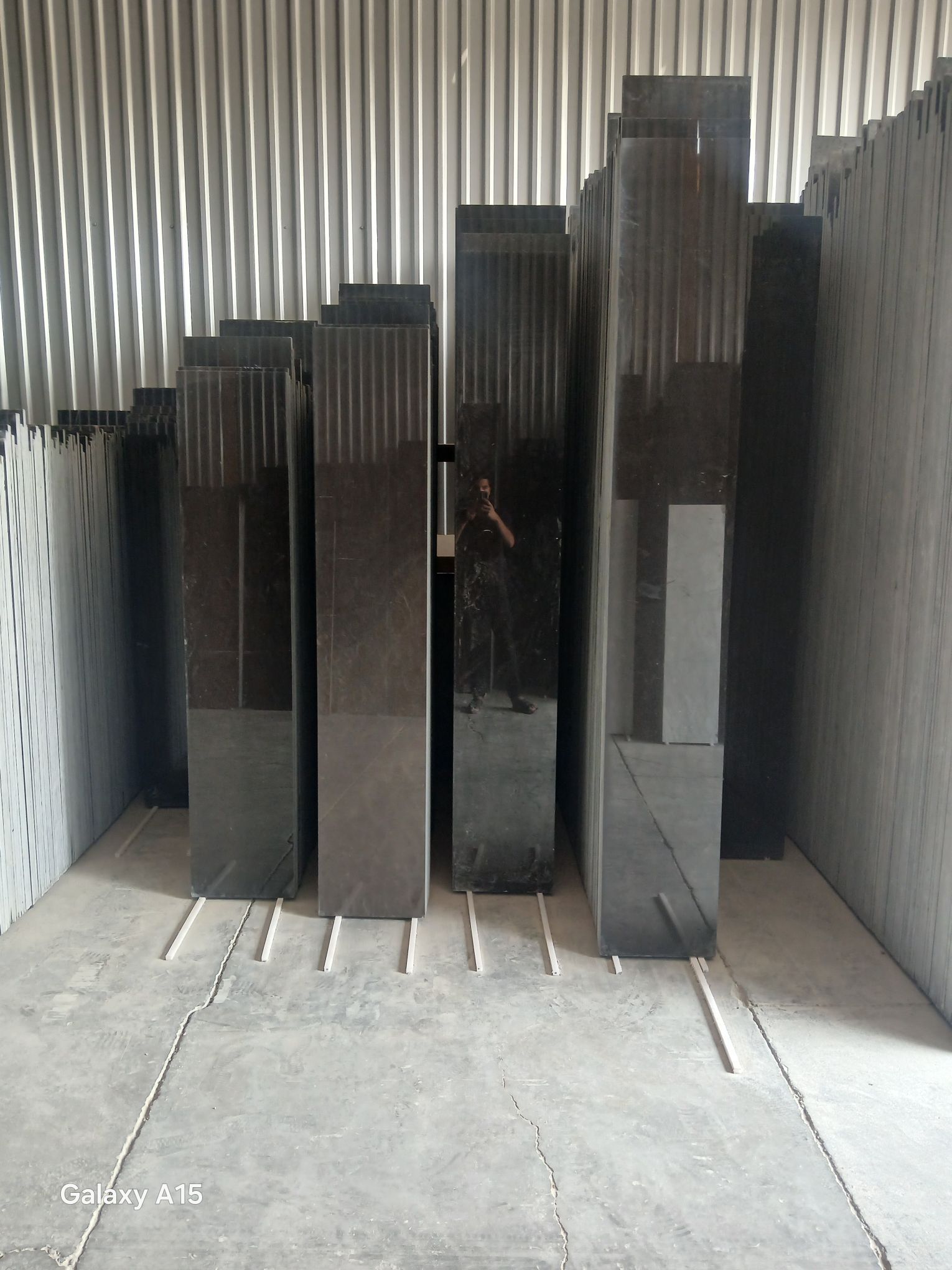 خرید وفروش عمده سنگ های مشکی در اصفهان + فروش عمده