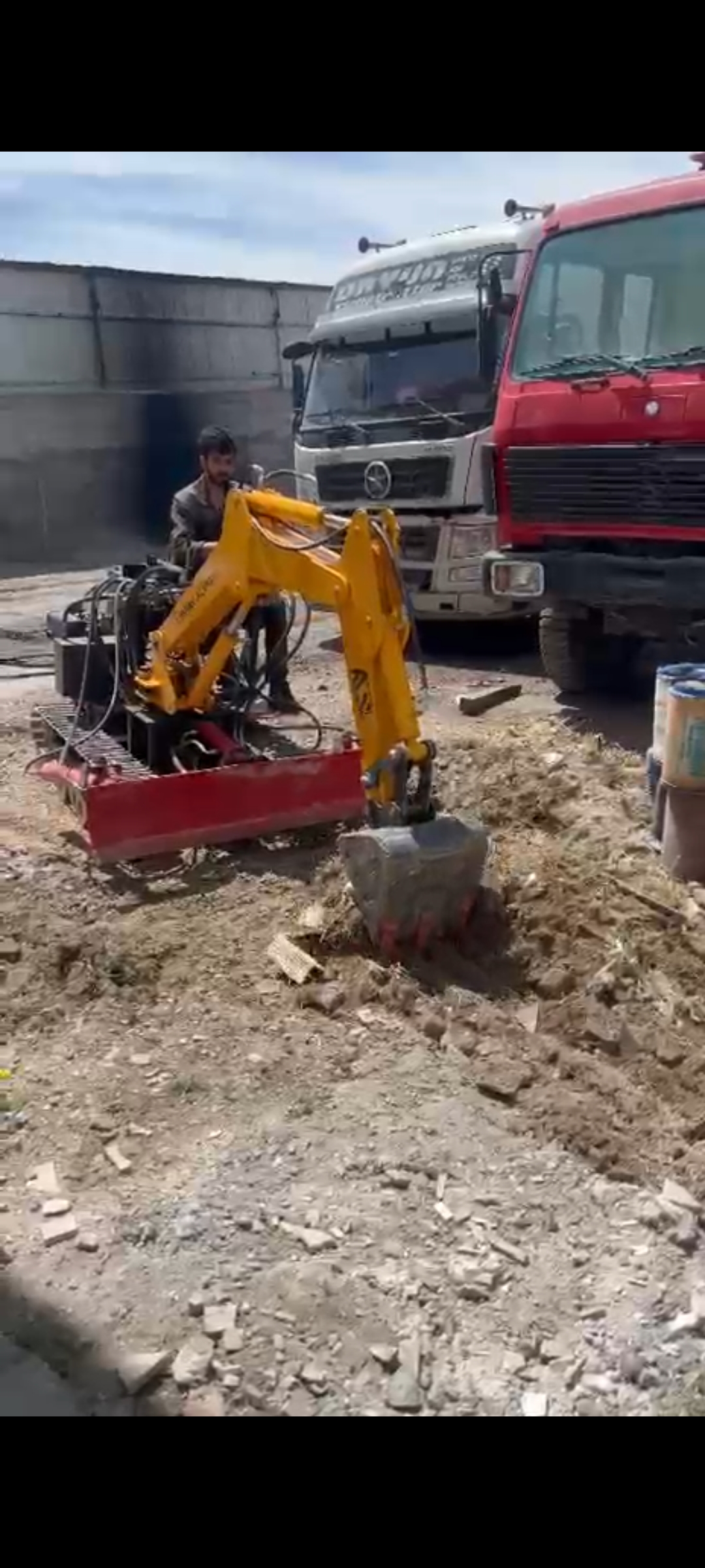 تصویر 1 از مینی بیل باغی + اصفهان