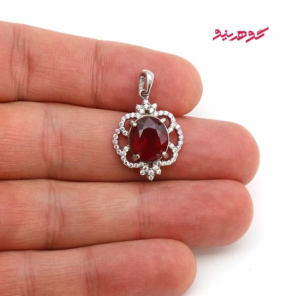 معرفی گردنبند نقره نگین یاقوت + بهترین قیمت خرید