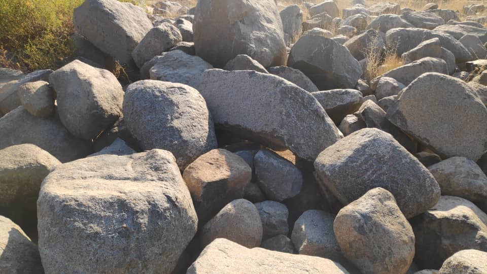 تصویر 1 از قیمت سنگ لاشه گرانیت + فروش ویژه