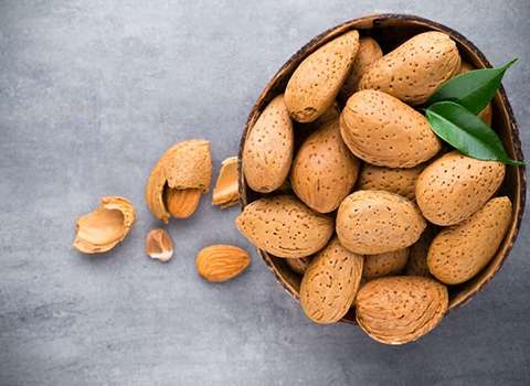 بادام درختی خام محلی + قیمت فروش استثنایی