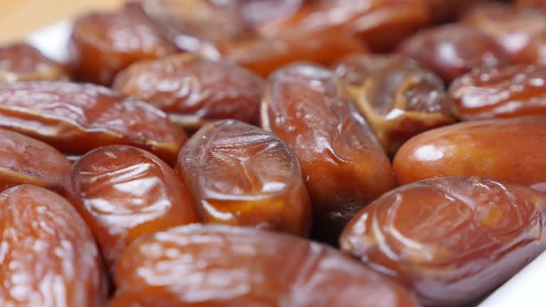 معرفی خرما زاهدی عسلی شیراز + بهترین قیمت خرید