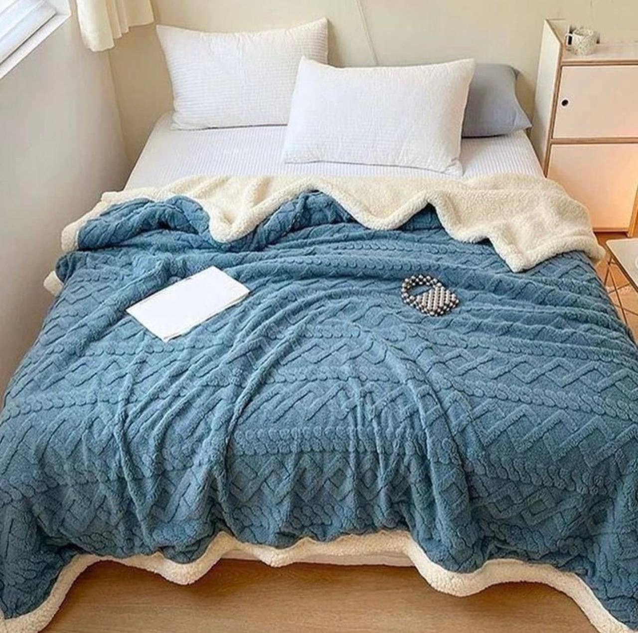 فروش پتو مینیمال و ساده پشت تدی برای دکوراسیون مدرن