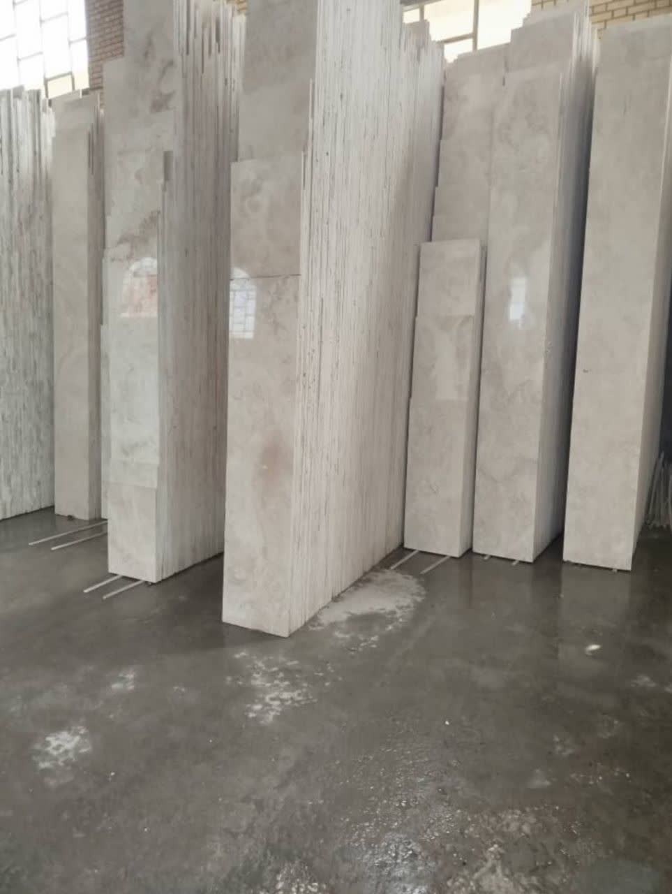 تصویر 4 از فروش فوق العاده سنگ تراورتن عسلی فقدان کاشان درجه دو