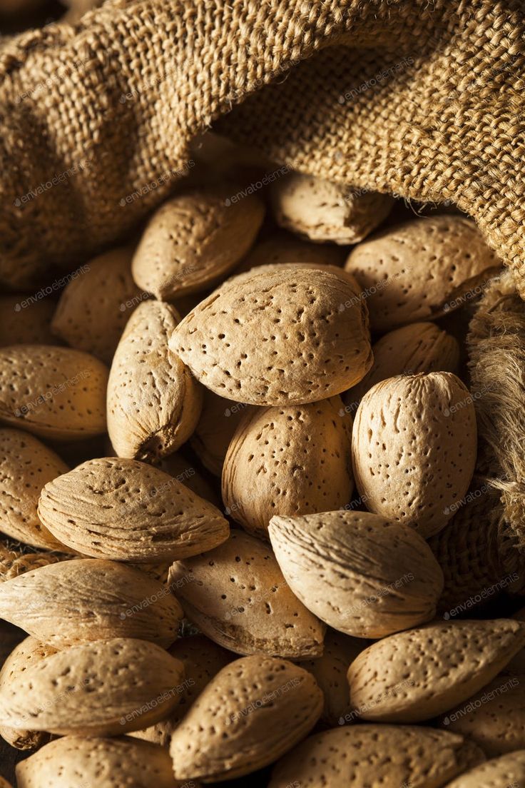 بادام درختی تازه