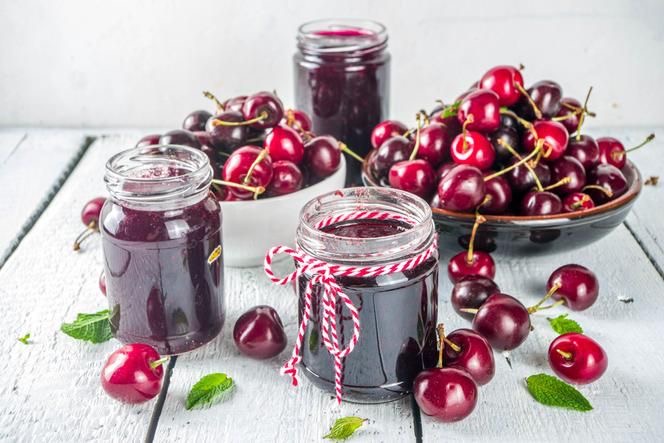 خرید عمده مربا آلبالو ۳۰۰ گرمی + خرید باور نکردنی