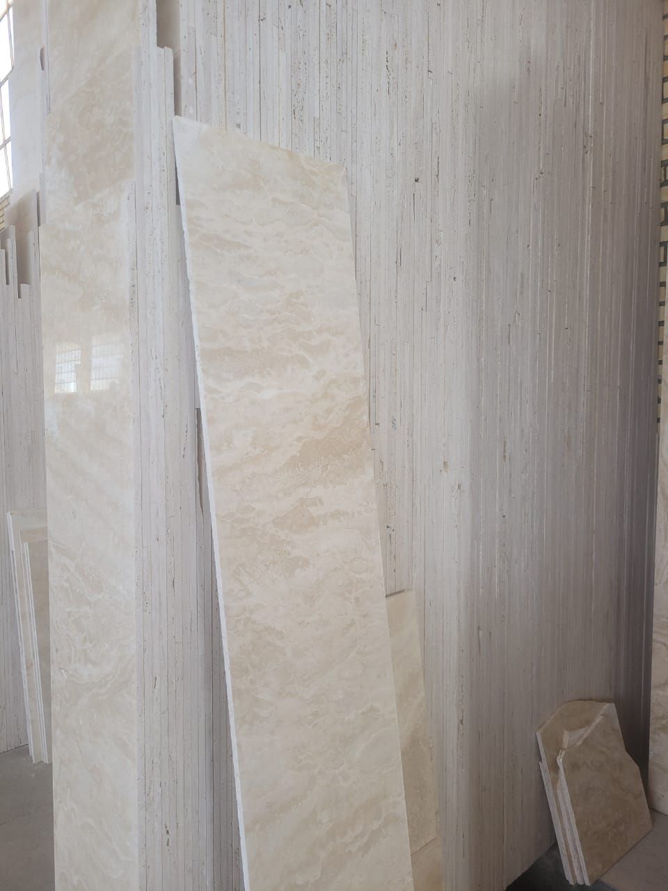 بهترین سنگ و بهترین نما با سنگ تراورتن عباس اباد + فروش عمده