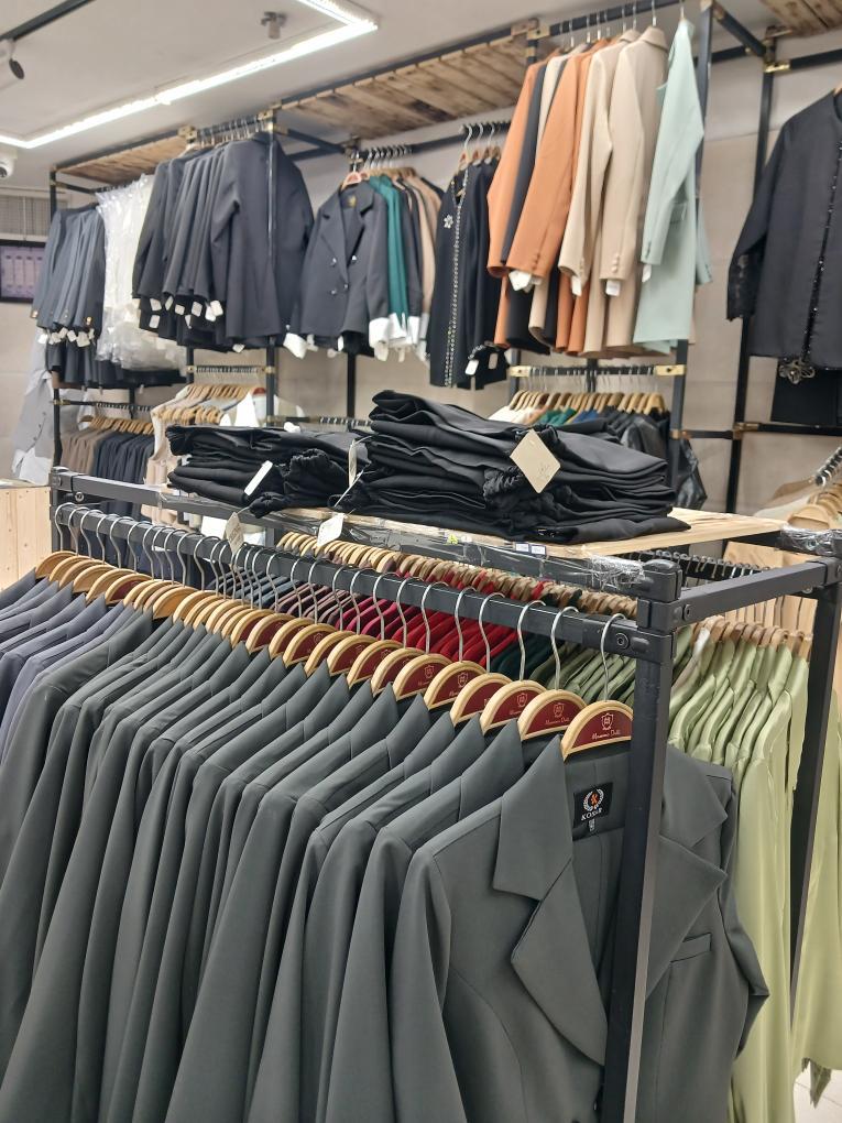 فروش ویژه آنلاین کت شلوار زنانه رسمی