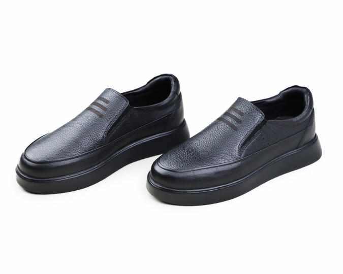 تصویر 2 از کفش چرم نوک تیز با زیره مقاوم و دوخت استاندارد