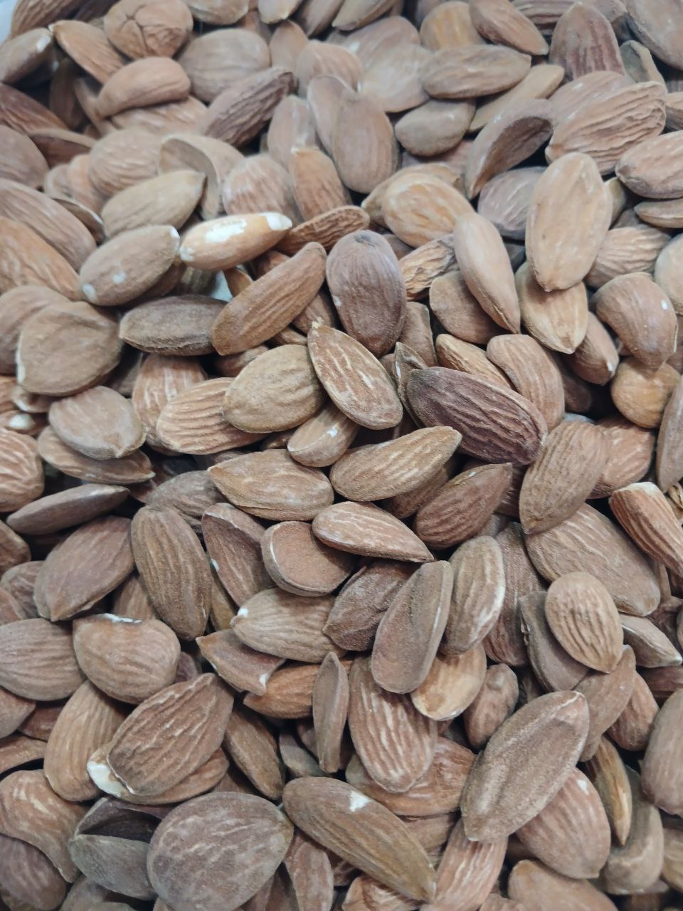 مغز بادام درختی فوق‌ العاده عالی