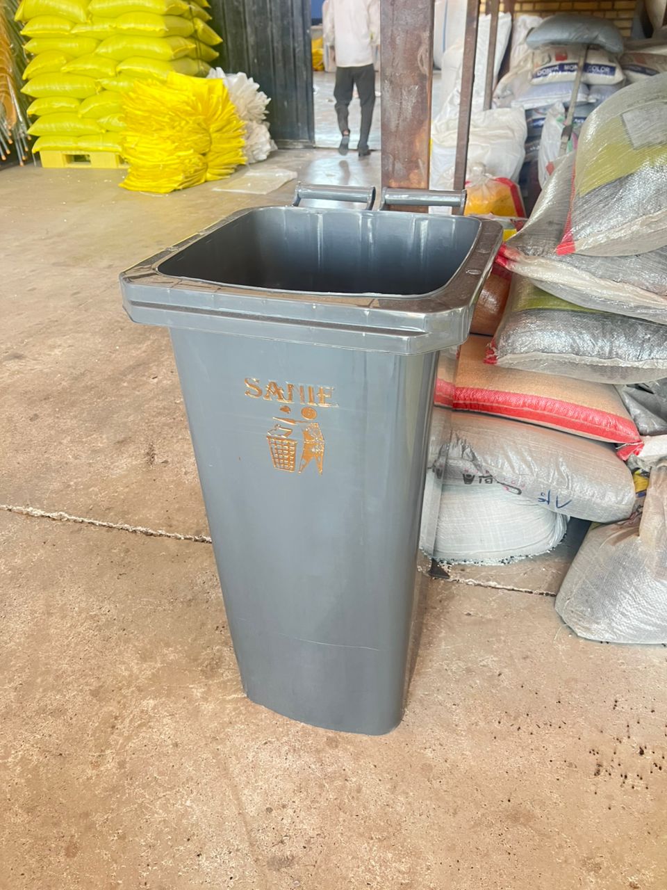 قیمت و خرید سطل زباله 240 لیتری پلاستیکی