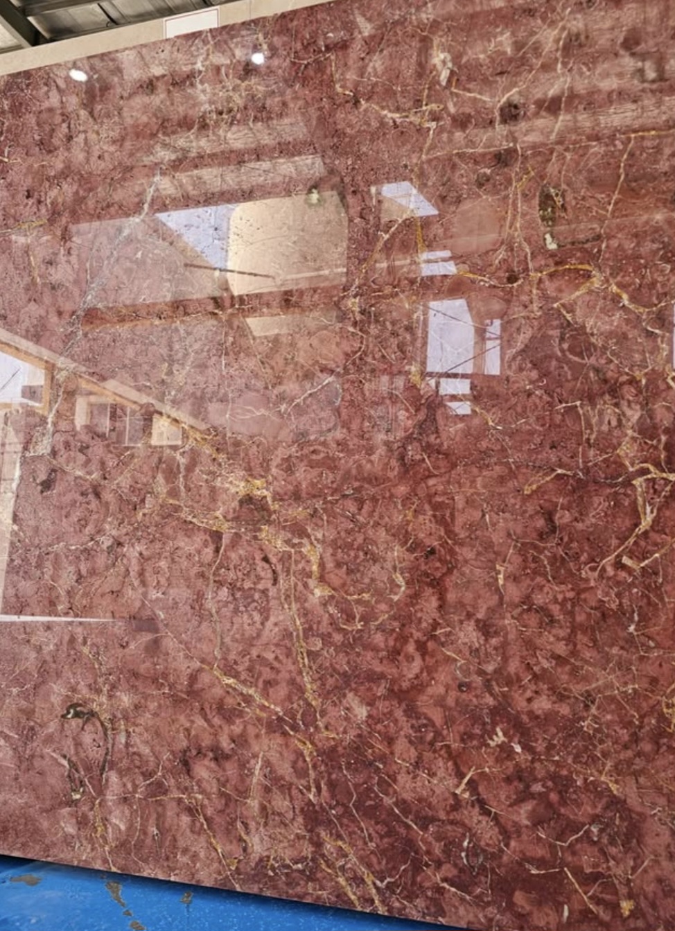 تصویر 1 از خرید و فروش سنگ چینی گلدن رز ۱۲۰ در۱۲۰ طرح و نقش بی نظیر و خاص زمینه قرمز