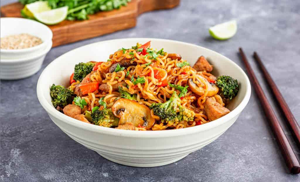 تصویر 1 از فروش نودل مرغ و قارچ + خرید به صرفه