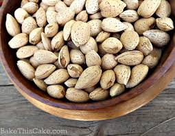 فروش استثنایی بادام کاغذی تازه برداشت شده + طعم شیرین و پوست نازک