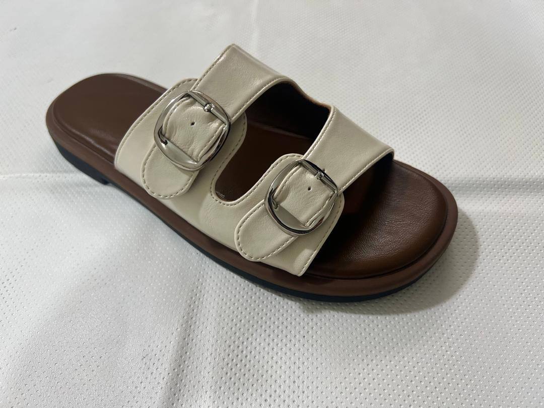 تصویر 4 از صندل طبی چرم زنانه با کیفیت ممتاز و دوام طولانی‌ مدت