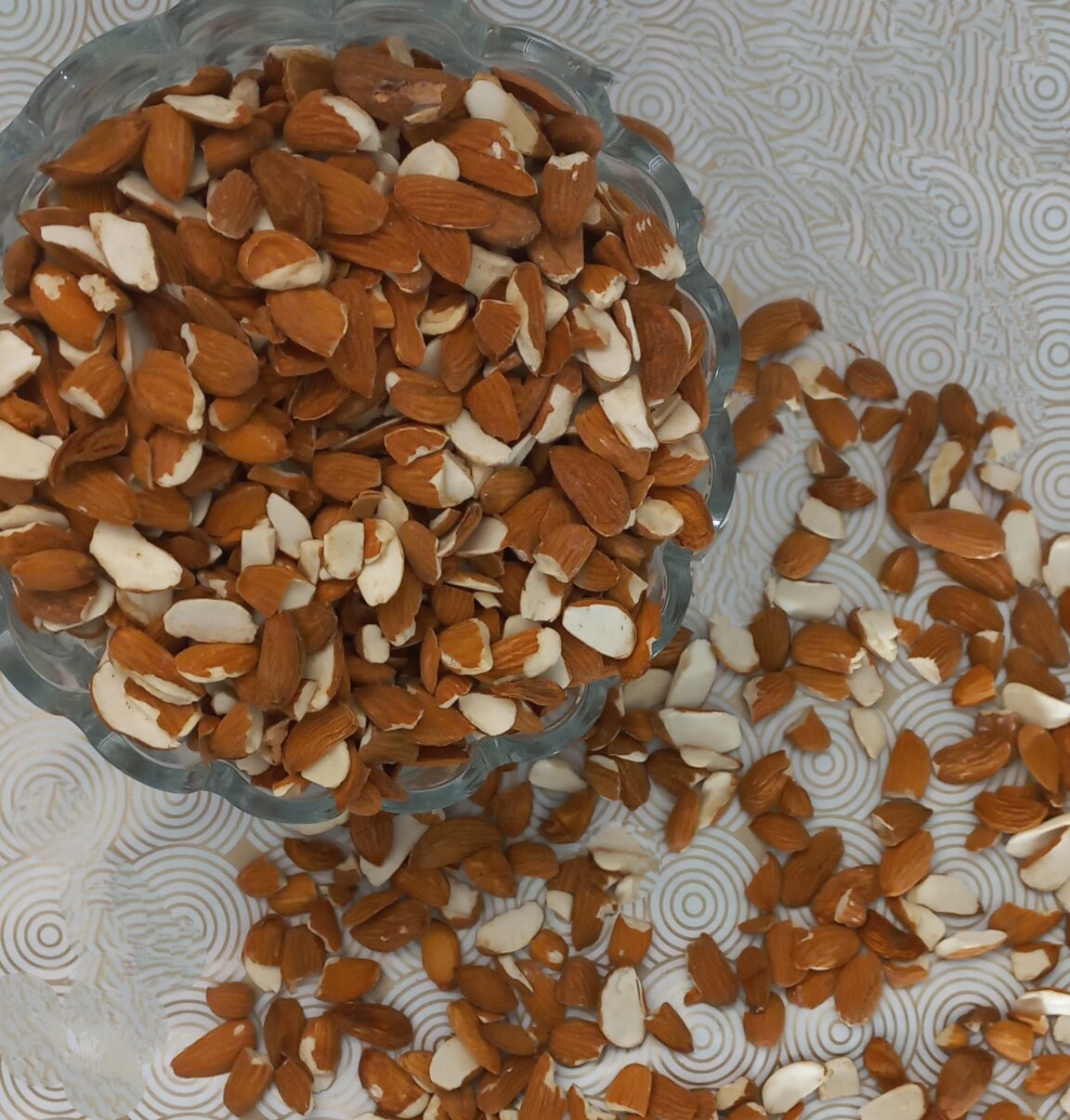 خرید مغز بادام شکسته مامایی مخصوص تولید شیرینی و کره بادام درختی