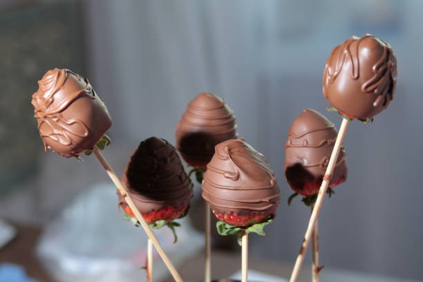 خرید و قیمت شکلات توت فرنگی + فروش عمده