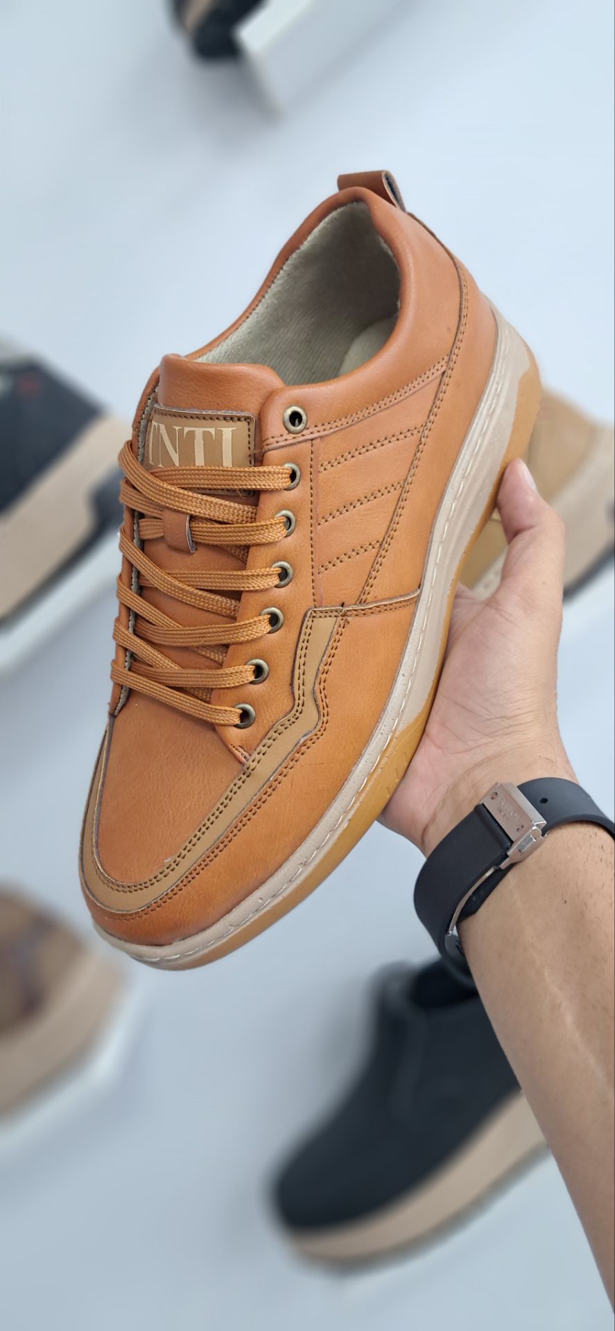 کفش راحتی مردانه شیک و با کیفیت + قیمت ویژه