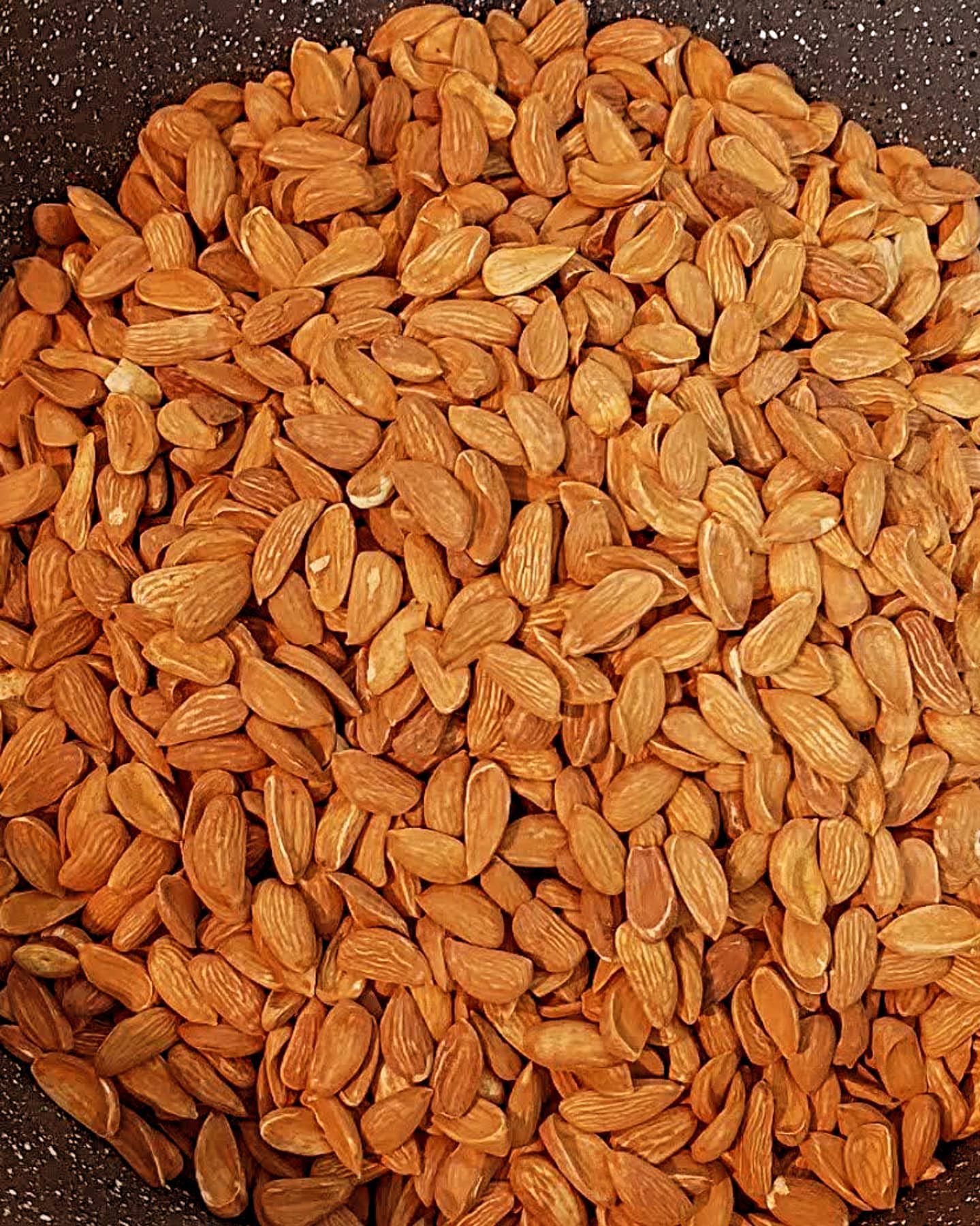 فروش مغز بادام درختی با تست رطوبت و درصد مغز تضمینی