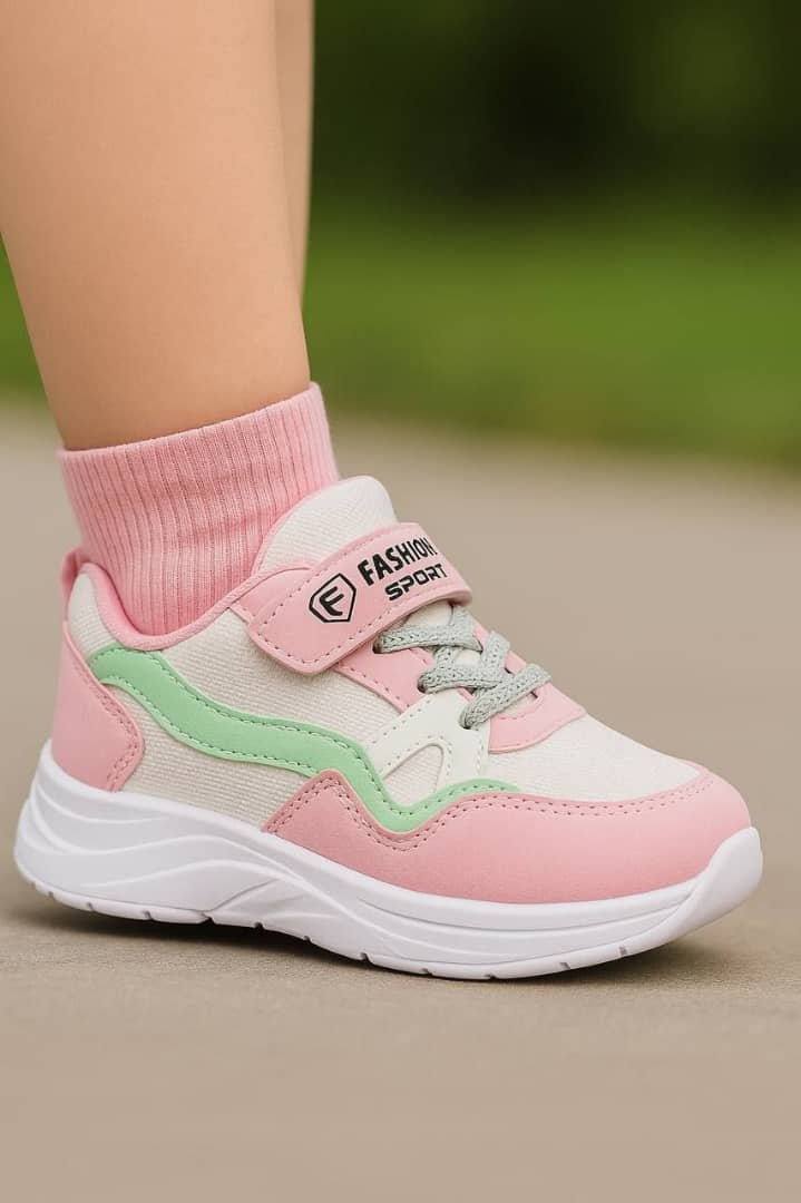 کتانی مدرسه با رنگ های زیبا