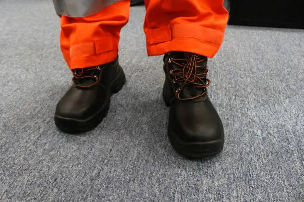 خرید و قیمت کفش ایمنی نسوز با رویه چرمی ضخیم و فروش عمده