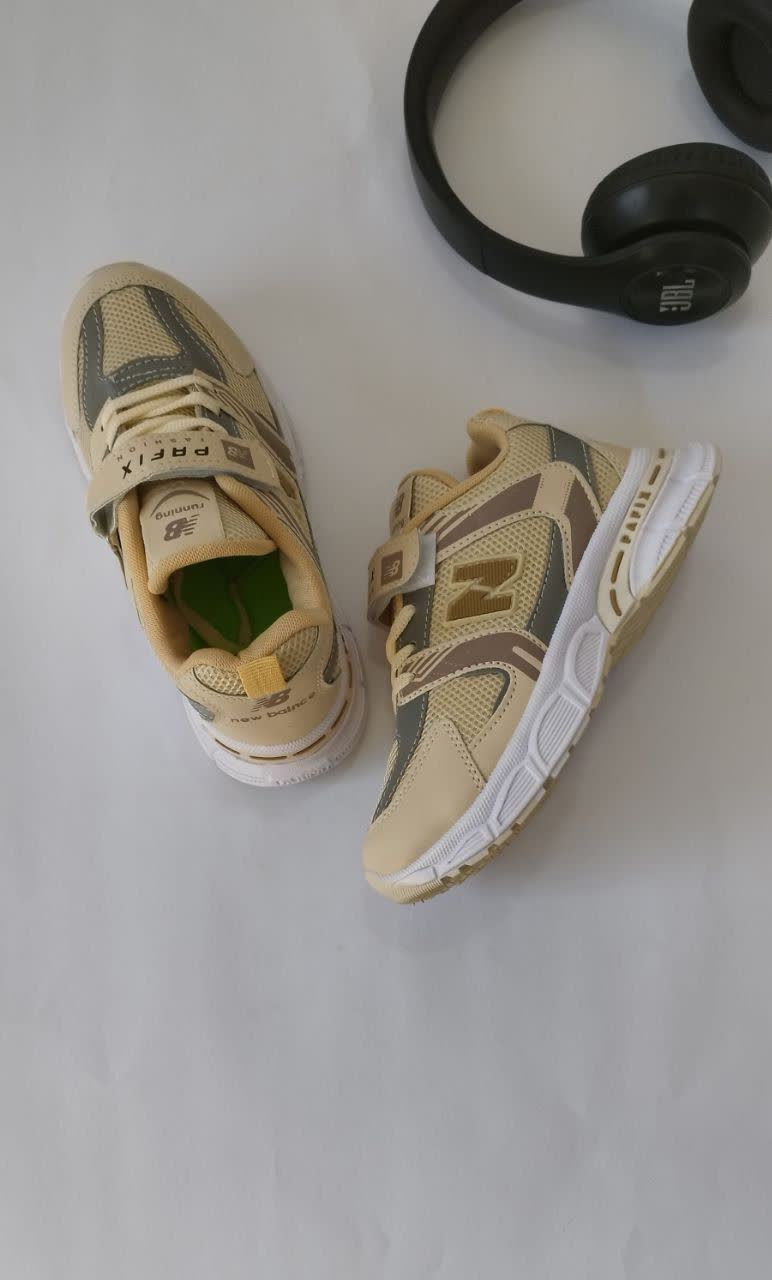 خوشحالی کودک با کتانی بچه گانه آویتا