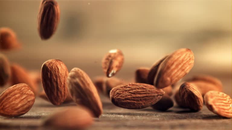 خرید مغز بادام + قیمت فروش استثنایی