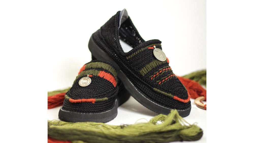 قیمت گیوه مشکی طرح‌ دار + خرید باور نکردنی