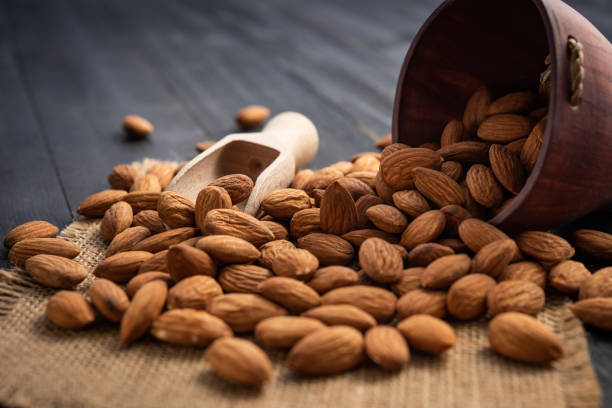 قیمت خرید مغز بادام درختی + فروش ویژه