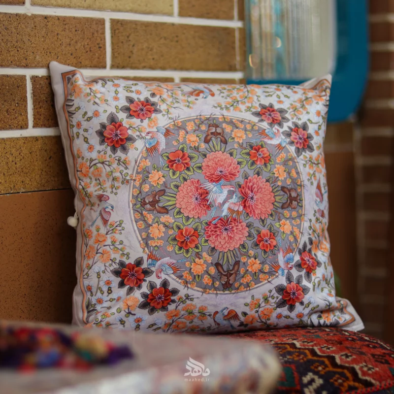 فروش کوسن مخمل طرح گلستان شاعران با ابعاد ۴۰ در۴۰