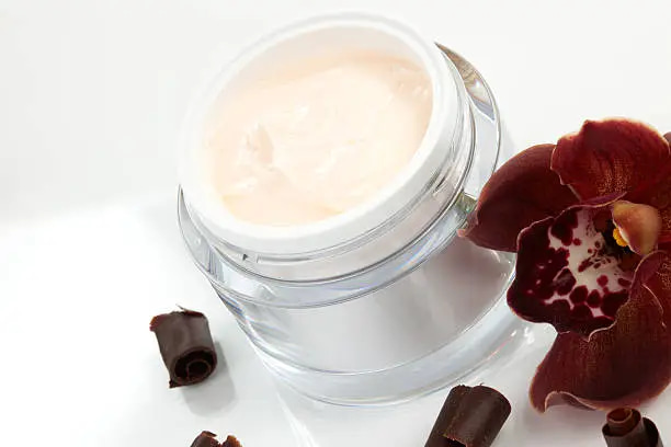 خرید و قیمت کرم پوست شکلاتی و فروش عمده