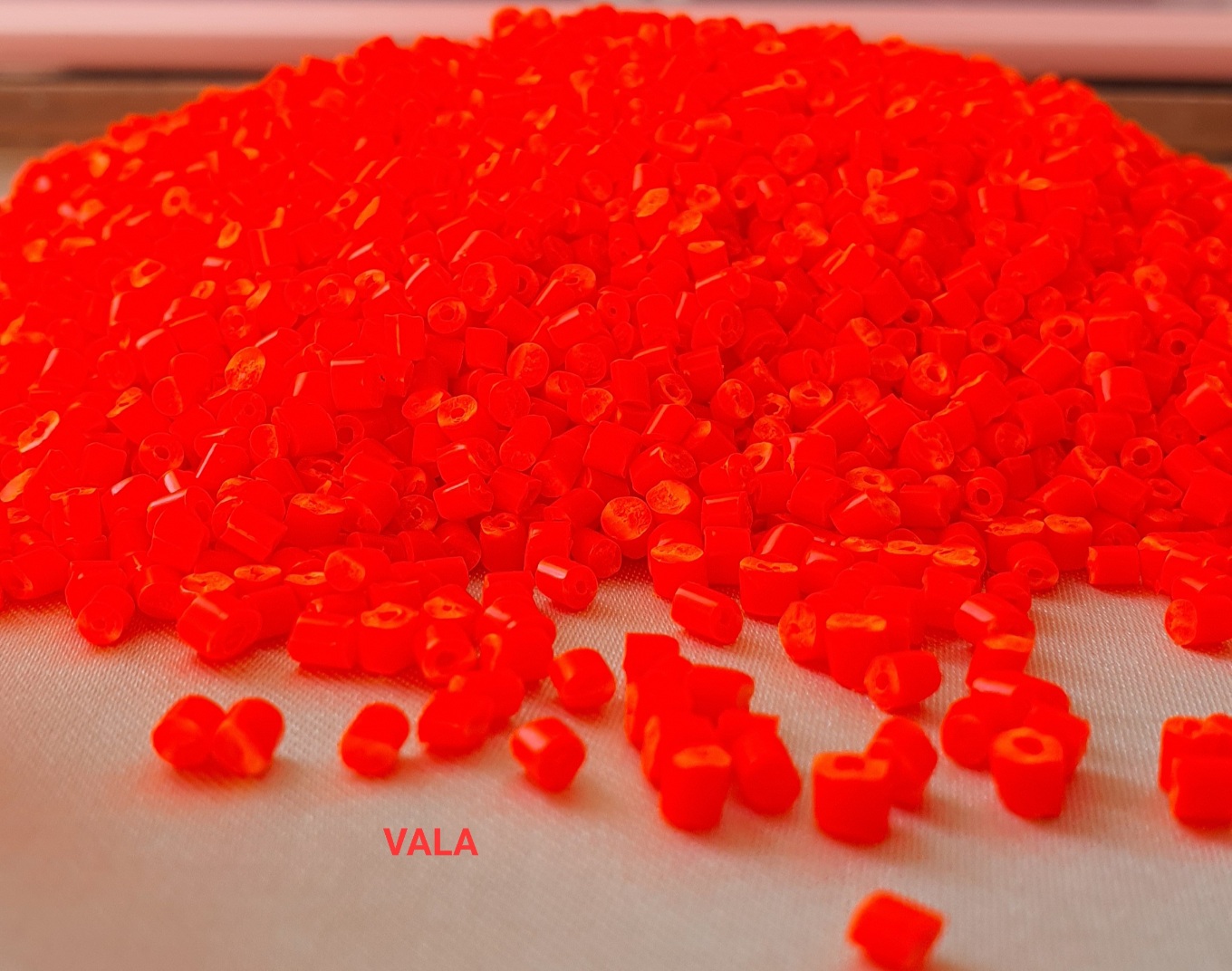 قیمت مستربچ قرمز فلورسنت + خرید