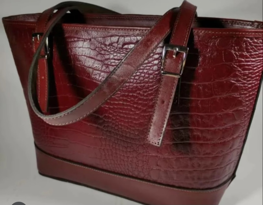 کیف دوشی زنانه چرم گاوی دست دوز + قیمت استثنایی