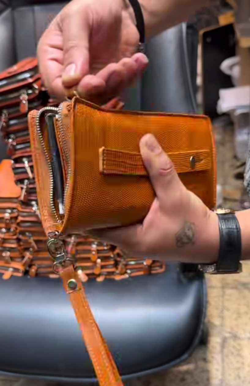 کیف دستی و دوشی رمز دار چرم گاوی + قیمت عمده