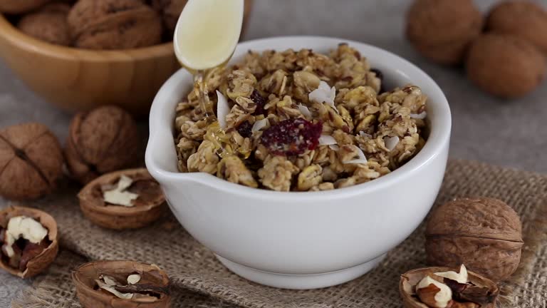 قیمت خرید گرانولا خرما و گردو با فروش عمده