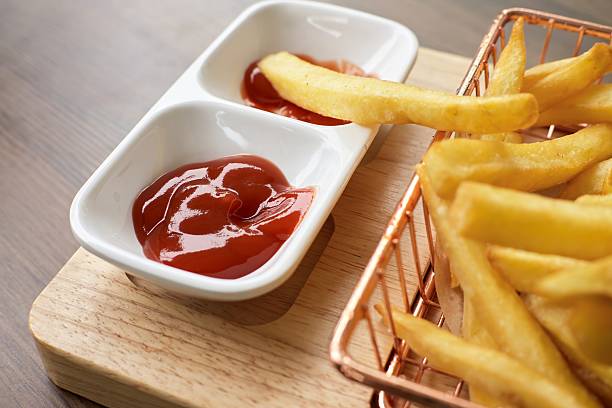 قیمت خرید فرنچ فرایز سرخ شده زعفرانی نیمه آماده با فروش عمده