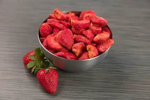 خرید و فروش عمده توت فرنگی پفکی صادراتی با قیمت روز و بسته بندی استاندارد