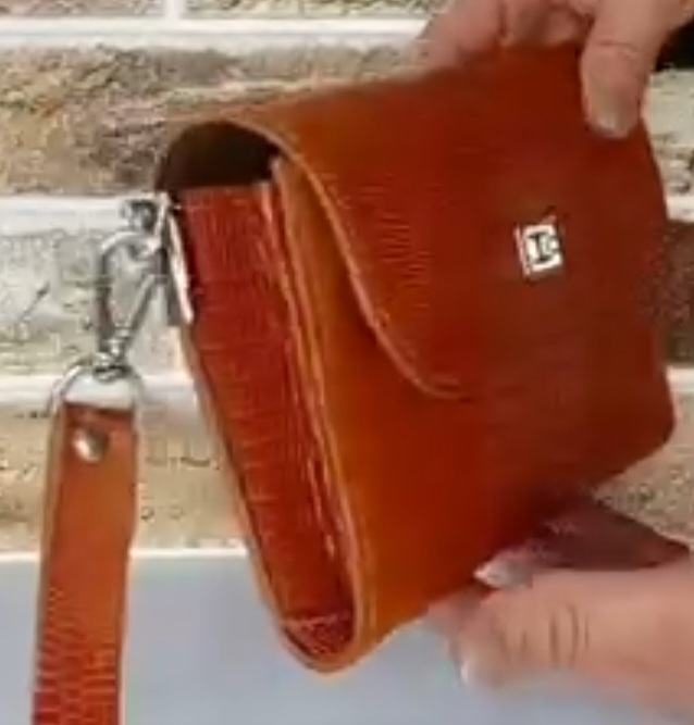 کیف زنانه چرم دست دوز + قیمت ویژه