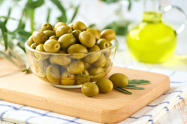 تصویر 2 از قیمت زیتون شور بدون هسته با کیفیت ارزان + خرید عمده