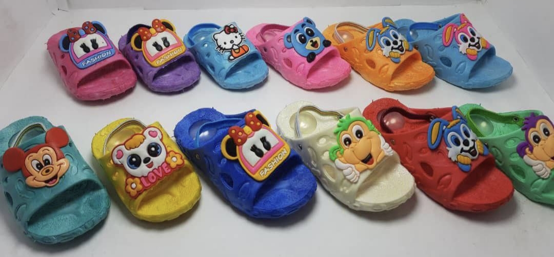 خرید دمپایی بچگانه مدل مینیون سوتی + قیمت فروش استثنایی