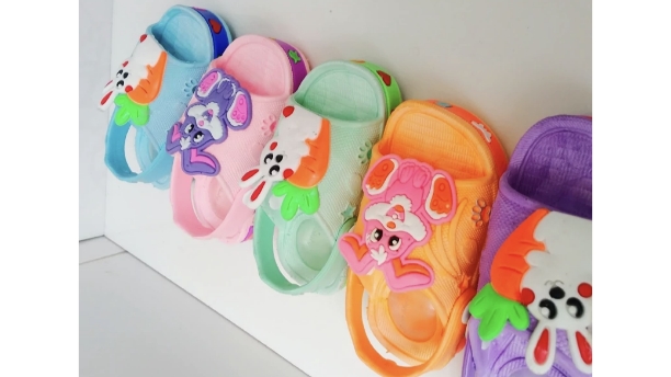 تصویر 1 از خرید دمپایی بچگانه مدل مینیون سوتی + قیمت فروش استثنایی