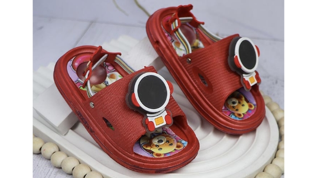 تصویر 5 از خرید دمپایی بچگانه مدل مینیون سوتی + قیمت فروش استثنایی