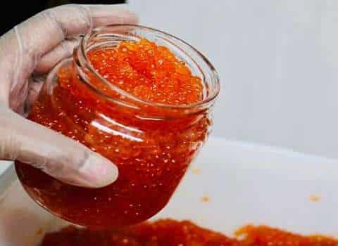 تصویر 2 از خاویار طلایی ماهی با طعم متعادل و رنگ روشن