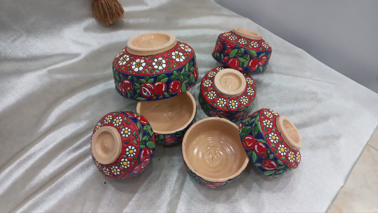 تصویر 1 از فروش کاسه سفالی و شش کاسه کوچک سفال مینا کاری شده