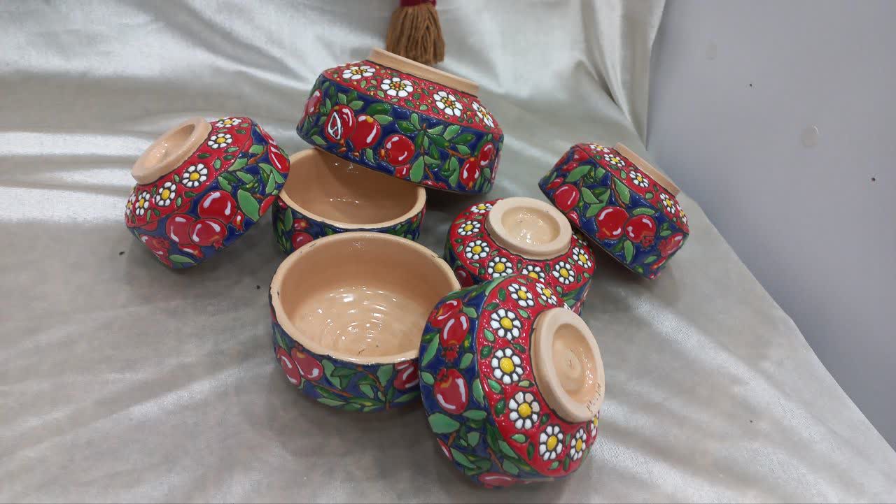 تصویر 2 از فروش کاسه سفالی و شش کاسه کوچک سفال مینا کاری شده
