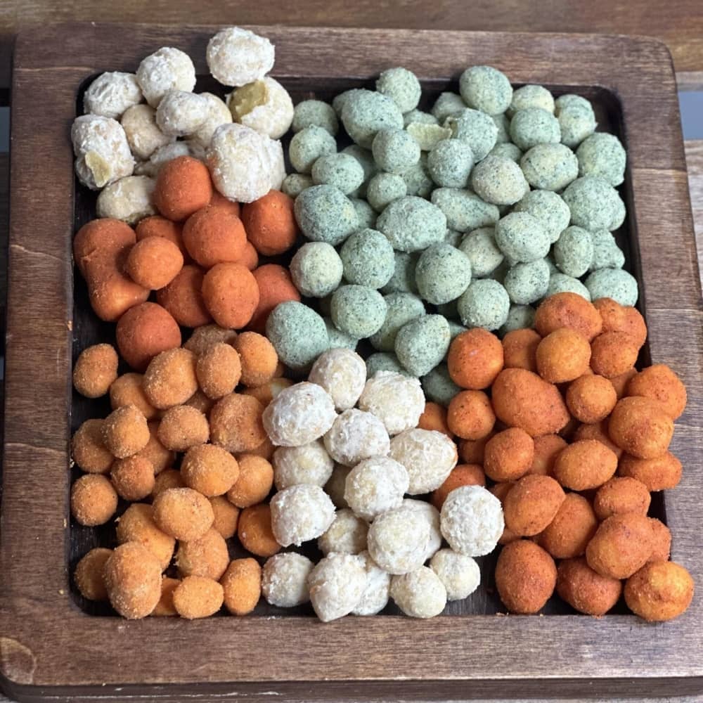 بادام زمینی روکش دار با طعم های مختلف