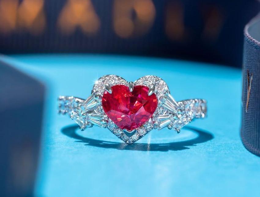 خرید و قیمت انگشتر یاقوت زنانه + فروش عمده