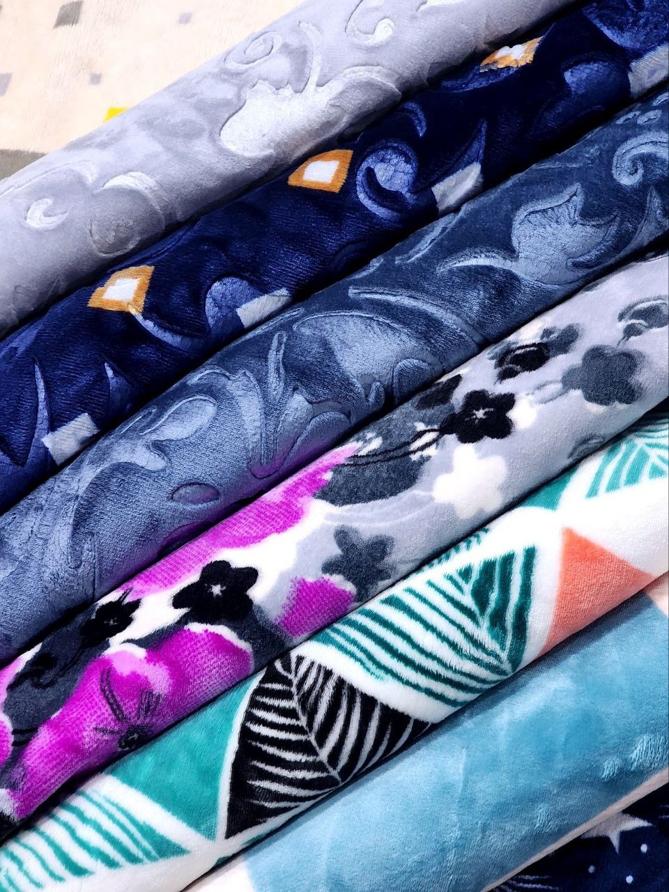 تصویر 1 از پتو ضخیم گلبافت محکم مناسب استفاده طولانی‌ مدت