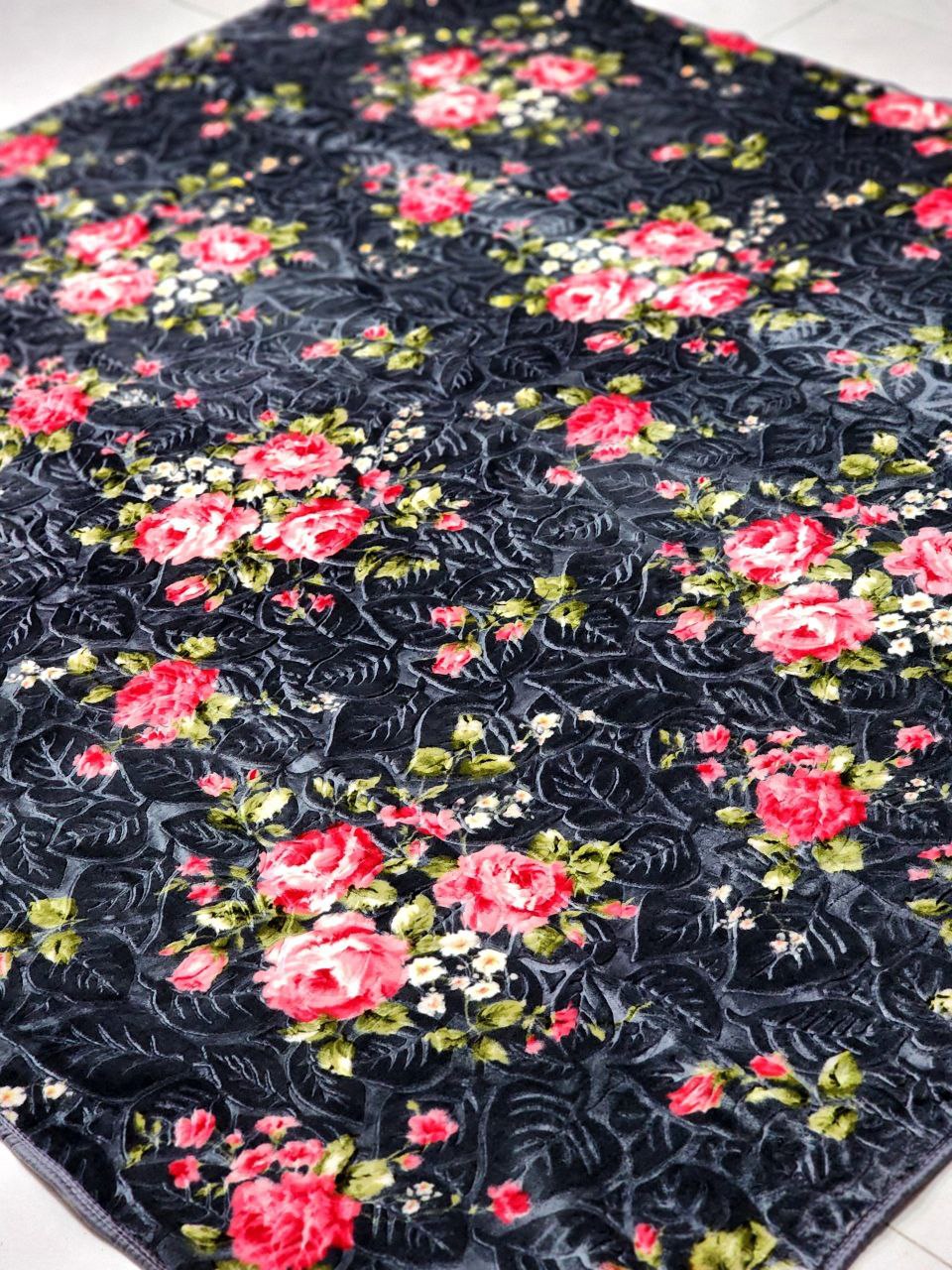 قیمت عمده و کف بازار و تامین مستقیم پتوی طرح رز برجسته شادیلون بافت سه بعدی